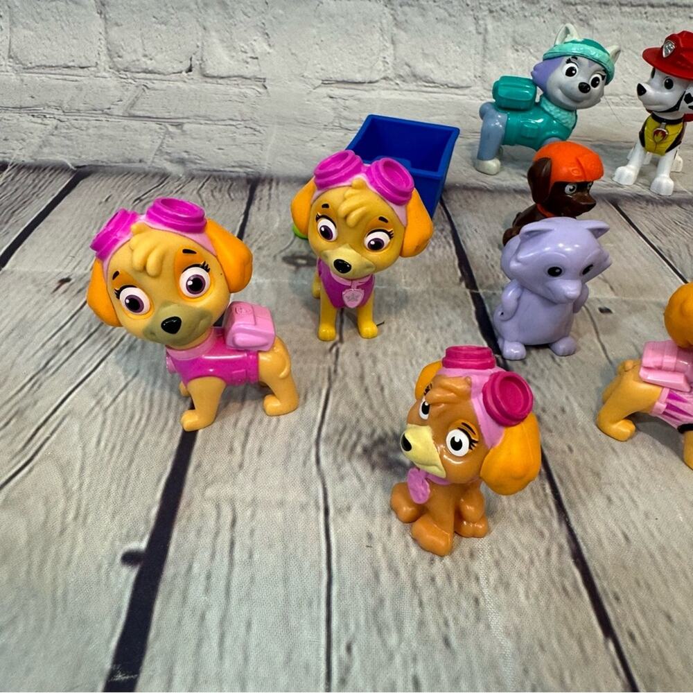 Paw Patrol Lot of Assorted Figures - Picture 2 of 6